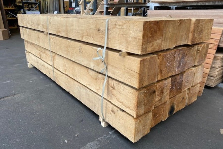 Eiken palen, planken en balken uit voorraad leverbaar