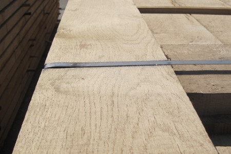 Eiken palen, planken en balken uit voorraad leverbaar