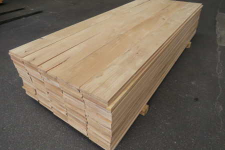 Eiken planken en balken gedroogd en geschaafd