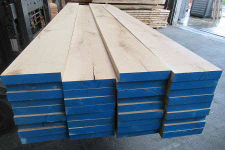 Eiken planken en balken gedroogd en geschaafd