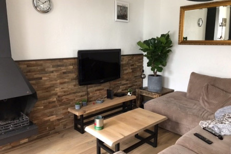 Lambrisering van hardhouten wandbekleding en Cabin oak Eikenhoutenvloer