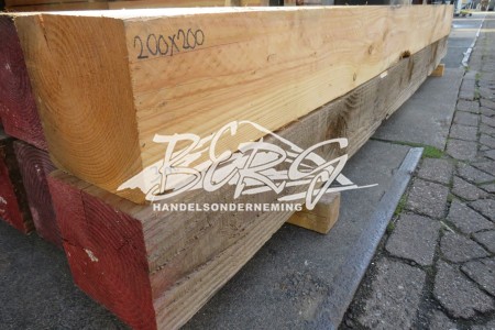 Partij Douglas balken 200 x 200mm in de aanbieding